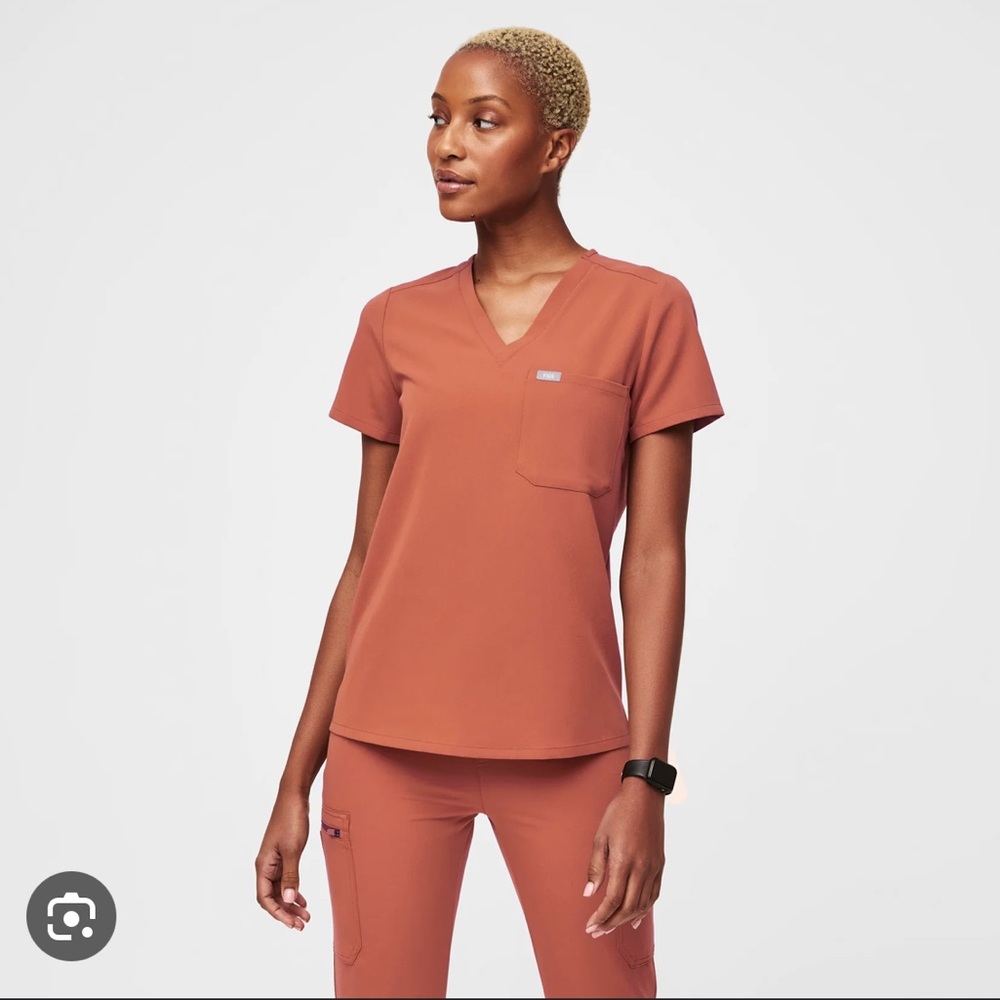 Figs Women's Scrub Top in Warm Terracotta size small with XS Zamora high joggers